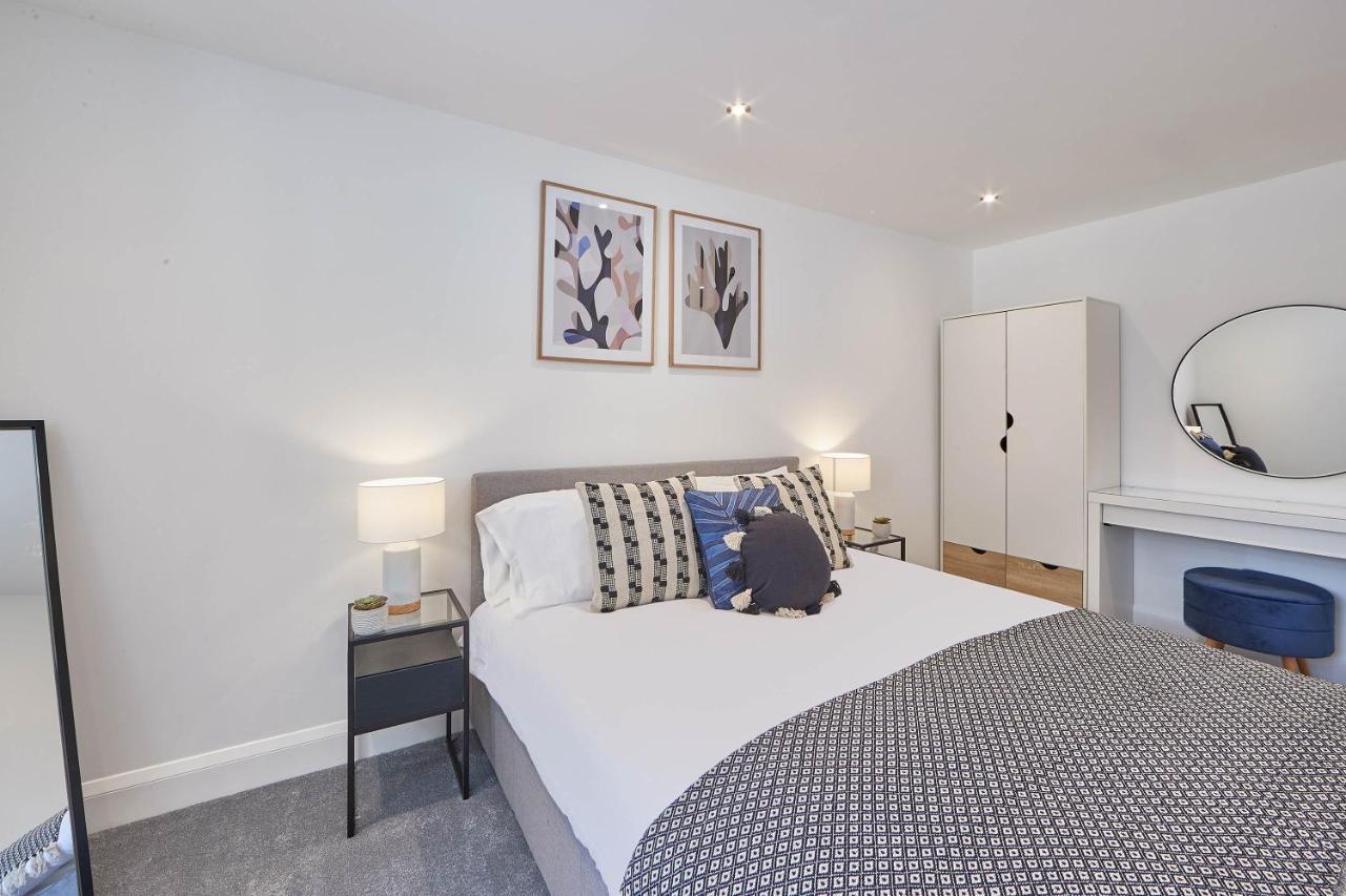 Host & - Haven * Whitby